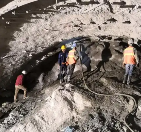 开鲁拱顶带模注浆料的施工流程及注意事项